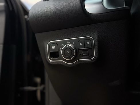 Used 2024 Mercedes-Benz GLB 250 image 21