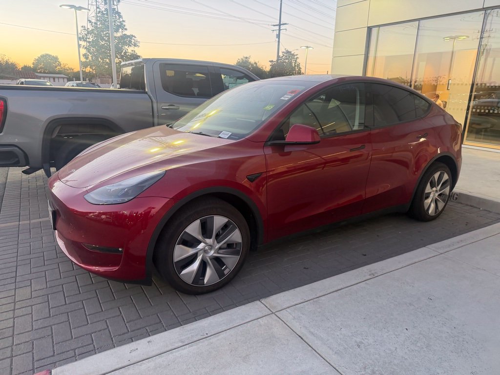 Used 2024 Tesla Model Y Long Range AWD/4WD image 1