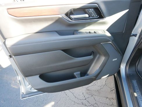 New 2026 GMC Yukon XL Denali w/ Sun & Power Step Package image 8