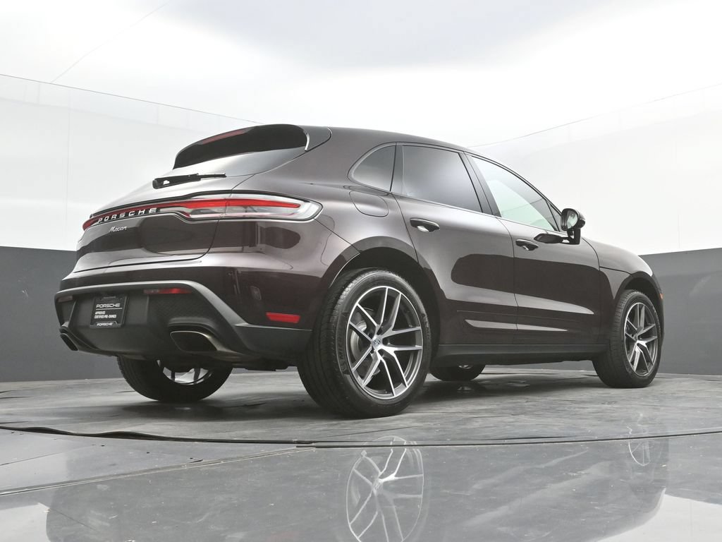 Certified 2024 Porsche Macan AWD/4WD image 39