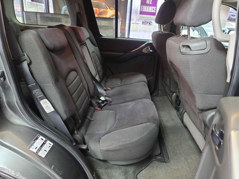 Used 2006 Nissan Pathfinder SE w/ (P01) Se Premium Pkg image 17