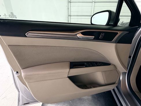 Used 2020 Ford Fusion SE FWD image 37