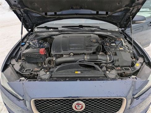 Used 2018 Jaguar XE Premium image 26