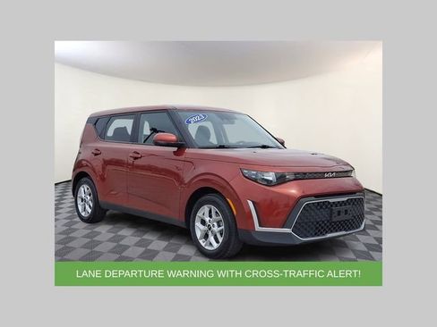 Used 2023 Kia Soul LX w/ Option Group 015 FWD image 1
