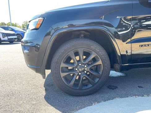 Used 2020 Jeep Grand Cherokee Altitude AWD/4WD image 28