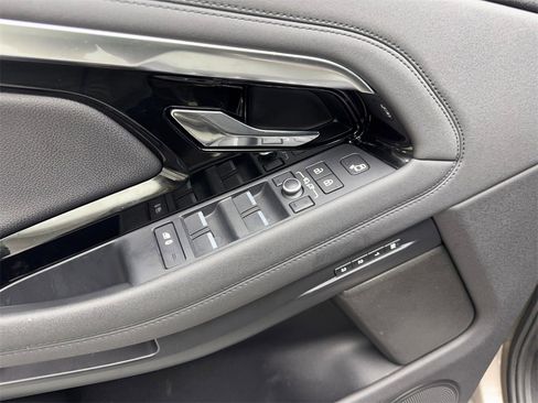 Used 2021 Land Rover Range Rover Evoque R-Dynamic SE image 32