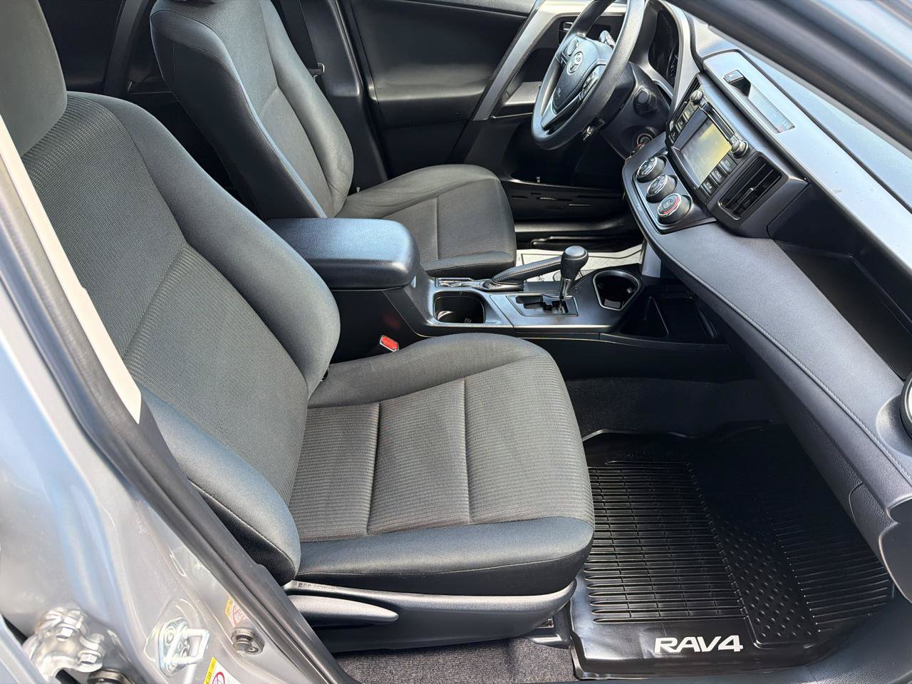 Used 2018 Toyota RAV4 LE w/ All Weather Liner Package AWD/4WD image 10