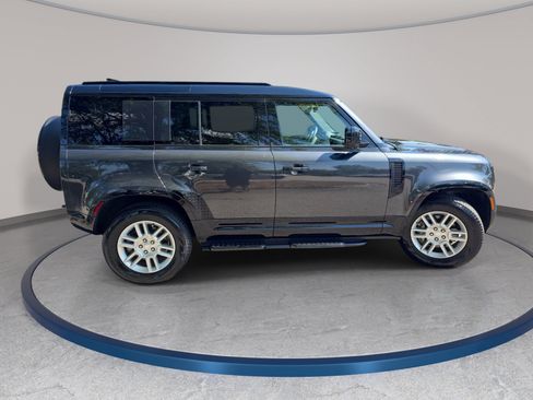 Used 2025 Land Rover Defender 110 X-Dynamic SE AWD/4WD image 4