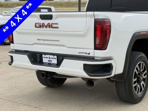 Used 2022 GMC Sierra 2500 AT4 w/ AT4 Premium Plus Package AWD/4WD image 8