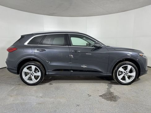 Used 2025 Audi Q5 Premium Plus w/ Premium Plus image 38