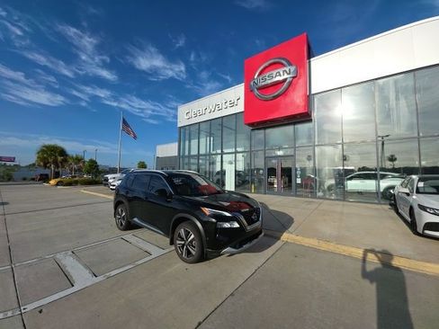Used 2023 Nissan Rogue Platinum FWD image 1