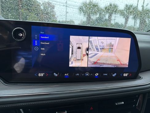 Used 2025 Chevrolet Suburban Z71 w/ Z71 Off-Road Package image 5