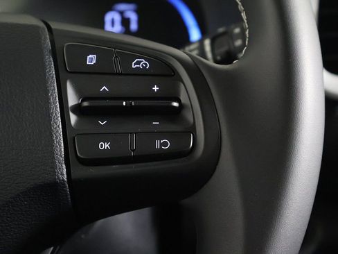 Certified 2025 Hyundai Venue Limited FWD image 35