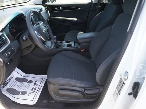 Used 2019 Kia Sorento FWD image 9