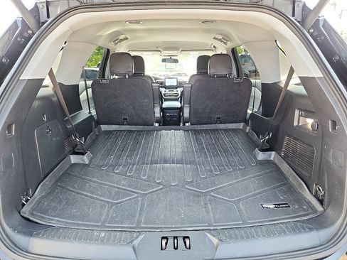 Certified 2022 Ford Explorer XLT w/ Equipment Group 202A image 29