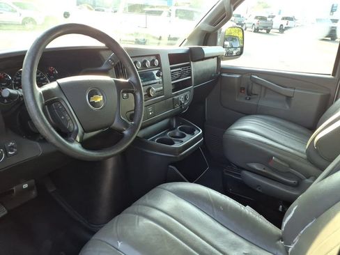 Used 2016 Chevrolet Express 2500 RWD image 15