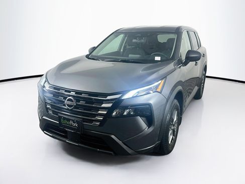 Used 2025 Nissan Rogue S FWD image 3