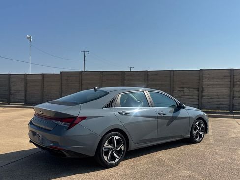 Used 2022 Hyundai Elantra SEL w/ Convenience + Premium Package FWD image 21