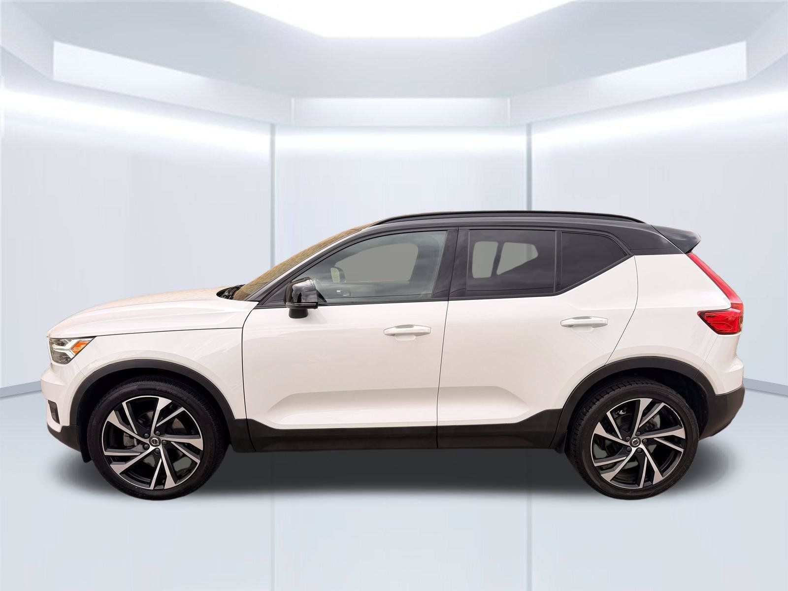 Used 2021 Volvo XC40 T5 R-Design w/ Climate Package AWD/4WD image 11