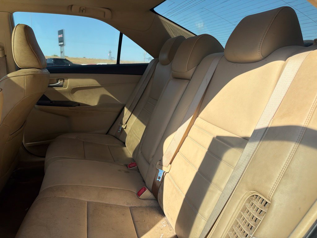Used 2015 Toyota Camry XLE w/ Moonroof Package FWD image 11