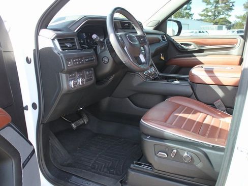 Used 2024 GMC Yukon Denali Ultimate image 12