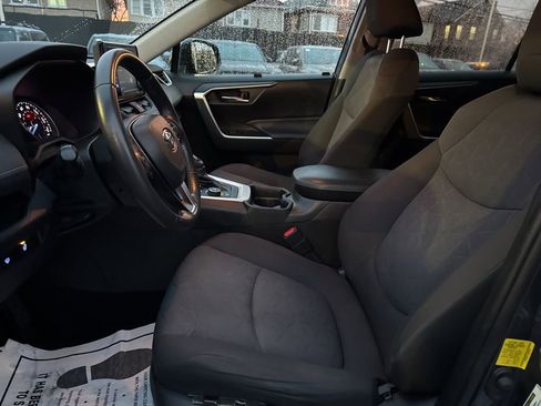 Used 2020 Toyota RAV4 XLE image 9