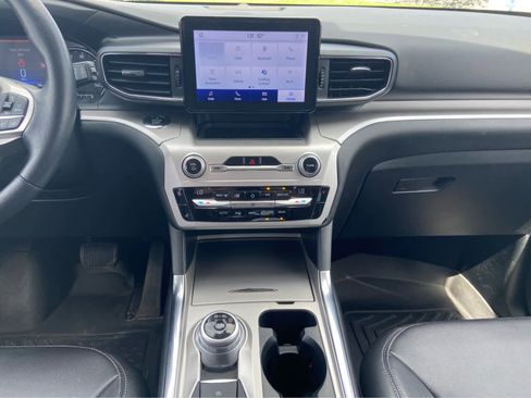 Used 2020 Ford Explorer XLT w/ Equipment Group 202A AWD/4WD image 20