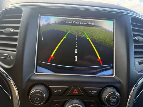 Used 2018 Jeep Grand Cherokee Limited image 13