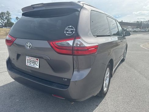 Used 2020 Toyota Sienna LE image 10
