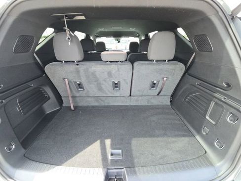 Used 2024 Chevrolet Traverse LT FWD image 12