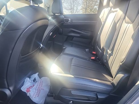 Used 2025 Kia Sorento S image 8