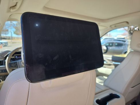 Used 2021 GMC Yukon Denali w/ Denali Premium Package image 18