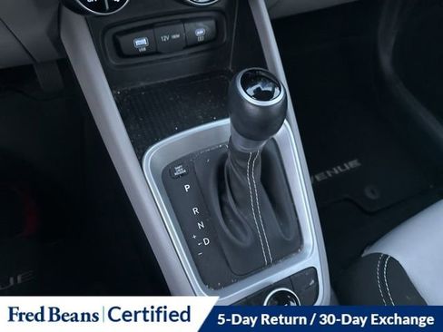 Used 2023 Hyundai Venue SEL image 17