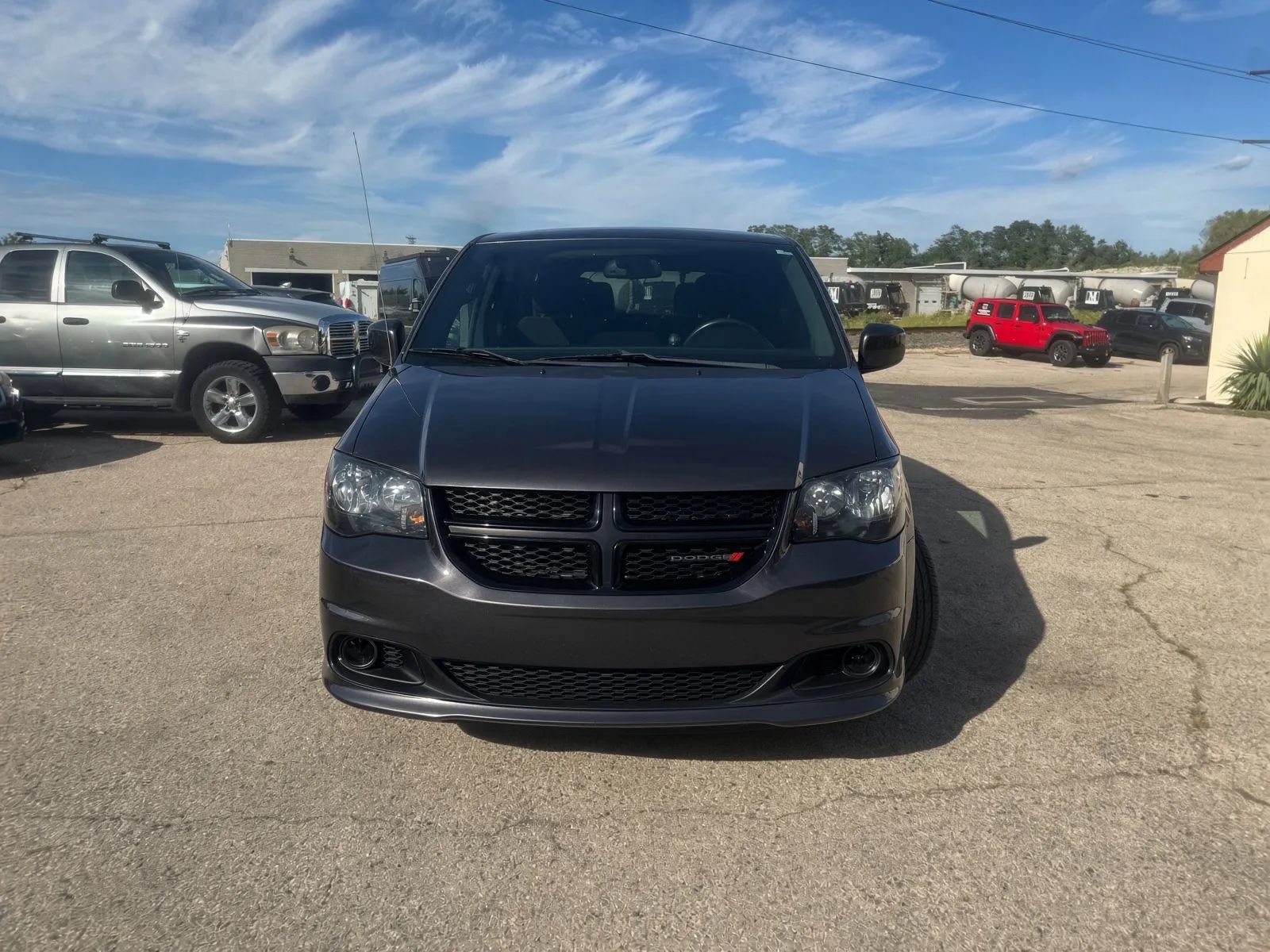 Used 2018 Dodge Grand Caravan SE FWD image 2