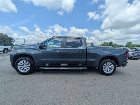 Used 2020 Chevrolet Silverado 1500 Custom w/ Custom Value Package AWD/4WD image 2
