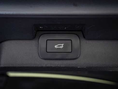 Used 2023 Land Rover Discovery S R-Dynamic image 23