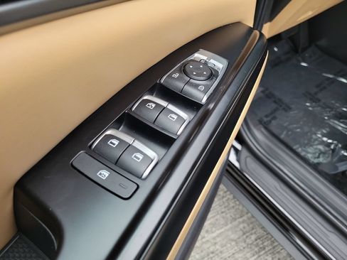 Used 2024 Kia Carnival LX FWD image 20