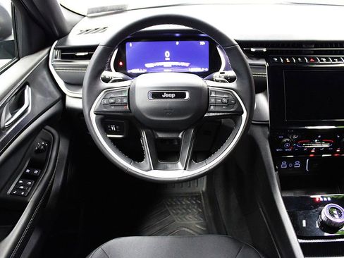 Certified 2025 Jeep Grand Cherokee Laredo X w/ Luxury Tech Group I AWD/4WD image 13