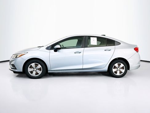 Used 2018 Chevrolet Cruze LS FWD image 4