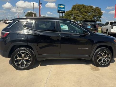 Used 2025 Jeep Compass Limited AWD/4WD image 9