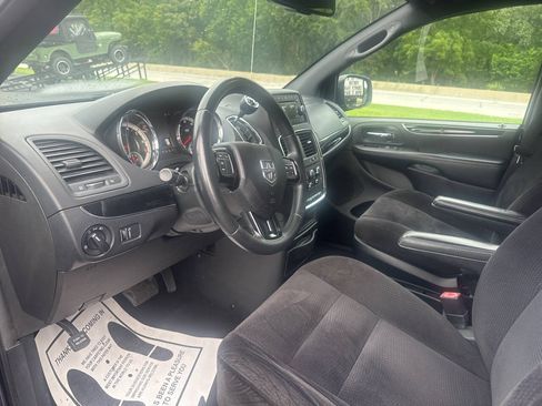 Used 2014 Dodge Grand Caravan SE FWD image 18
