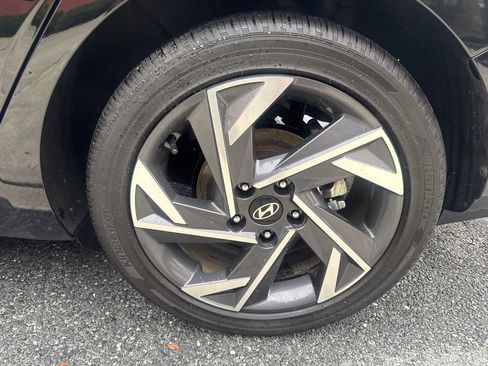 Used 2025 Hyundai Elantra SEL image 11