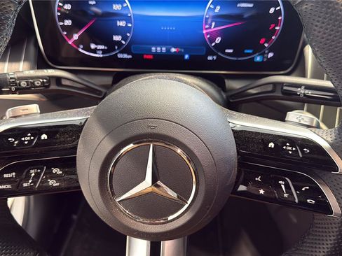 Used 2025 Mercedes-Benz GLC 300 4MATIC image 29