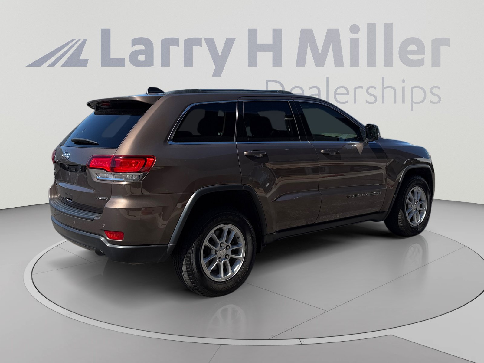 Used 2020 Jeep Grand Cherokee Laredo RWD image 5