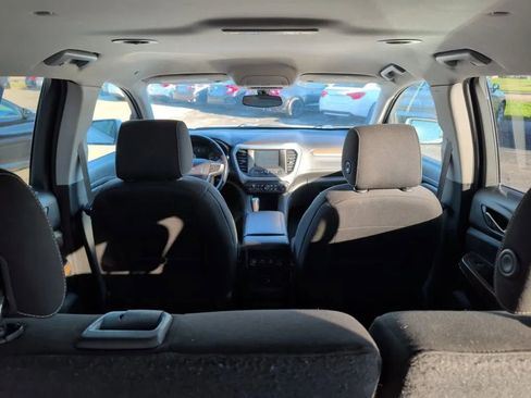 Used 2019 GMC Acadia SLE image 20