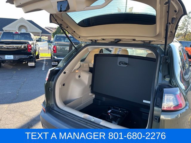 Used 2019 Jeep Cherokee Latitude w/ Cold Weather Group FWD image 37