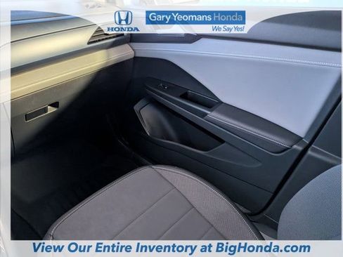 Used 2024 Volkswagen Taos SE image 15
