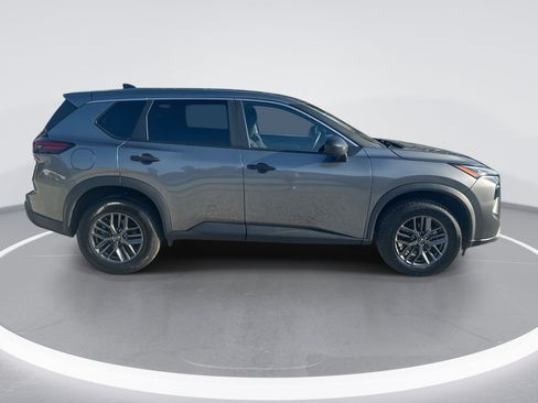 Used 2024 Nissan Rogue S FWD image 3