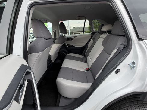 Used 2025 Toyota RAV4 XLE FWD image 20