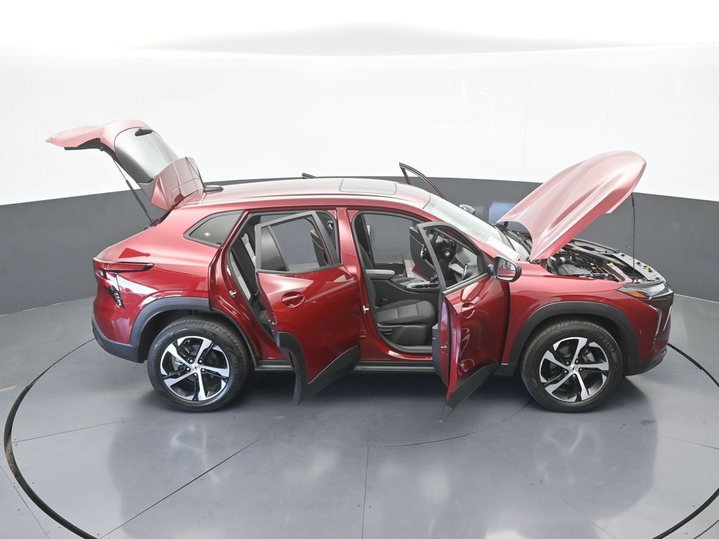 Used 2025 Chevrolet Trax RS w/ Sunroof Package FWD image 68
